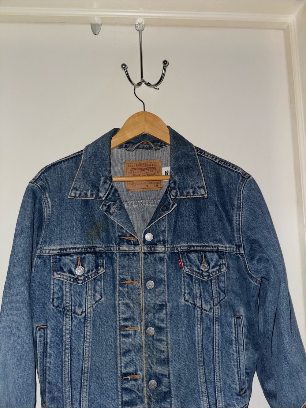 Levi's Classic Blue Denim Jacket - Iconic Trucker Style